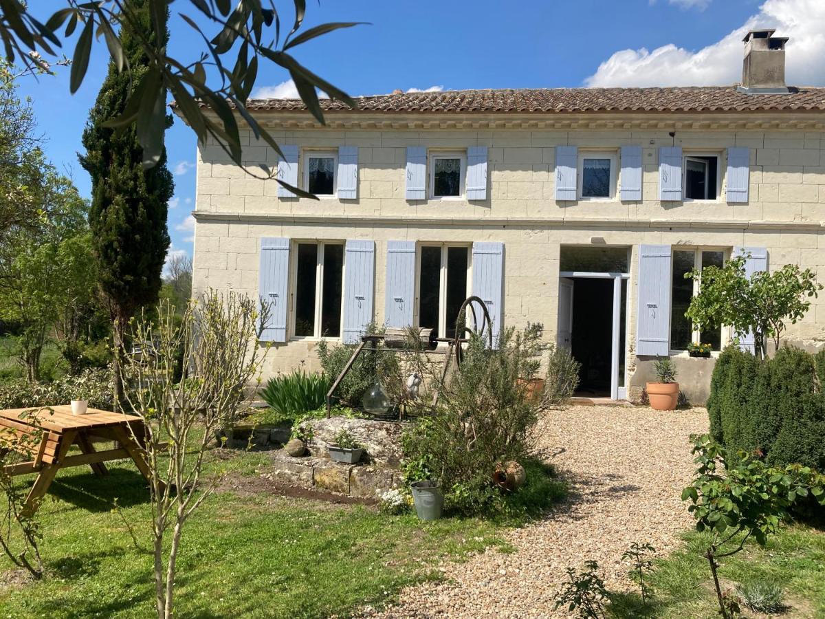 Les Ganivelles Apartment Saint-Dizant-du-Gua Екстериор снимка
