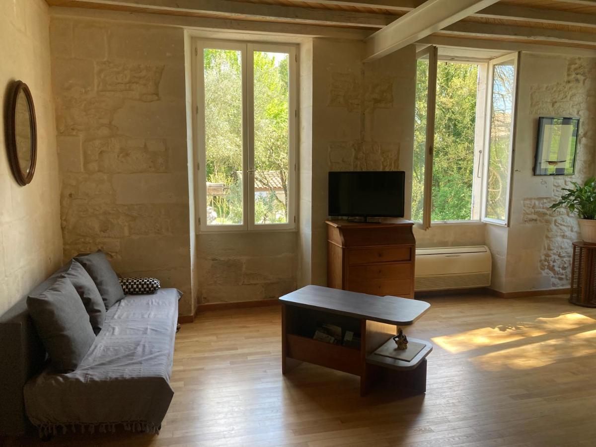 Les Ganivelles Apartment Saint-Dizant-du-Gua Екстериор снимка