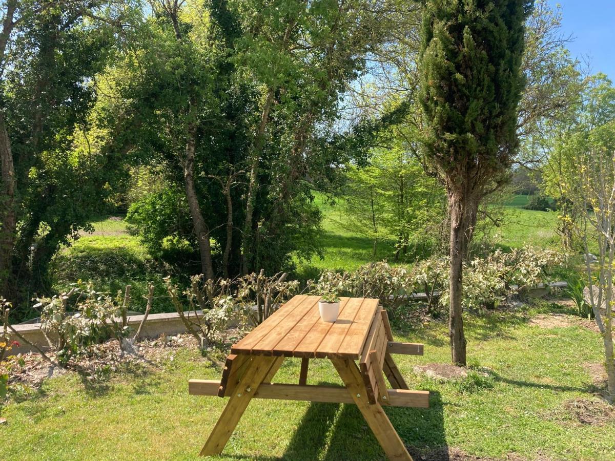 Les Ganivelles Apartment Saint-Dizant-du-Gua Екстериор снимка