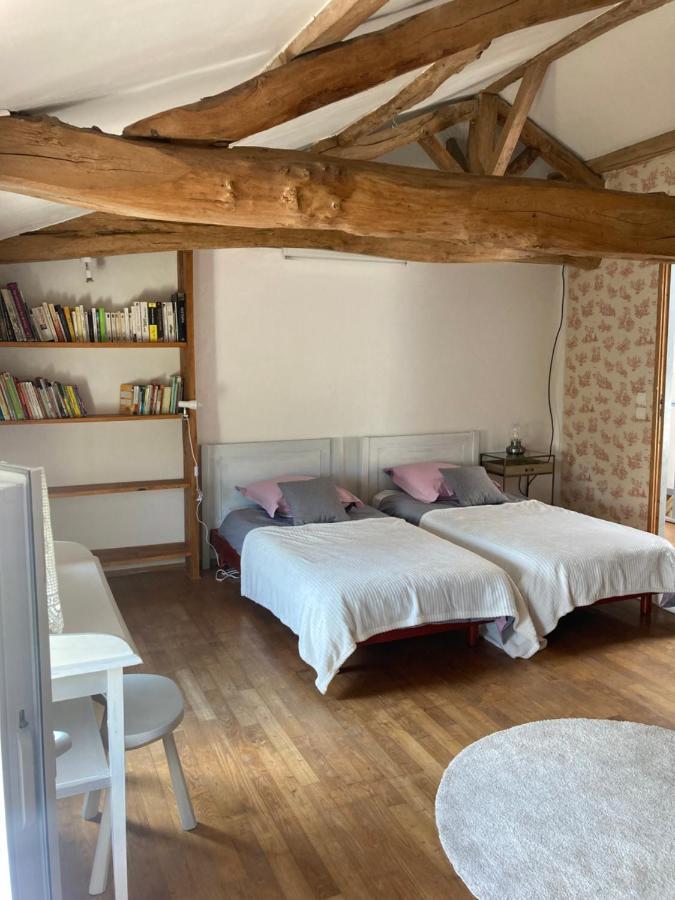 Les Ganivelles Apartment Saint-Dizant-du-Gua Екстериор снимка