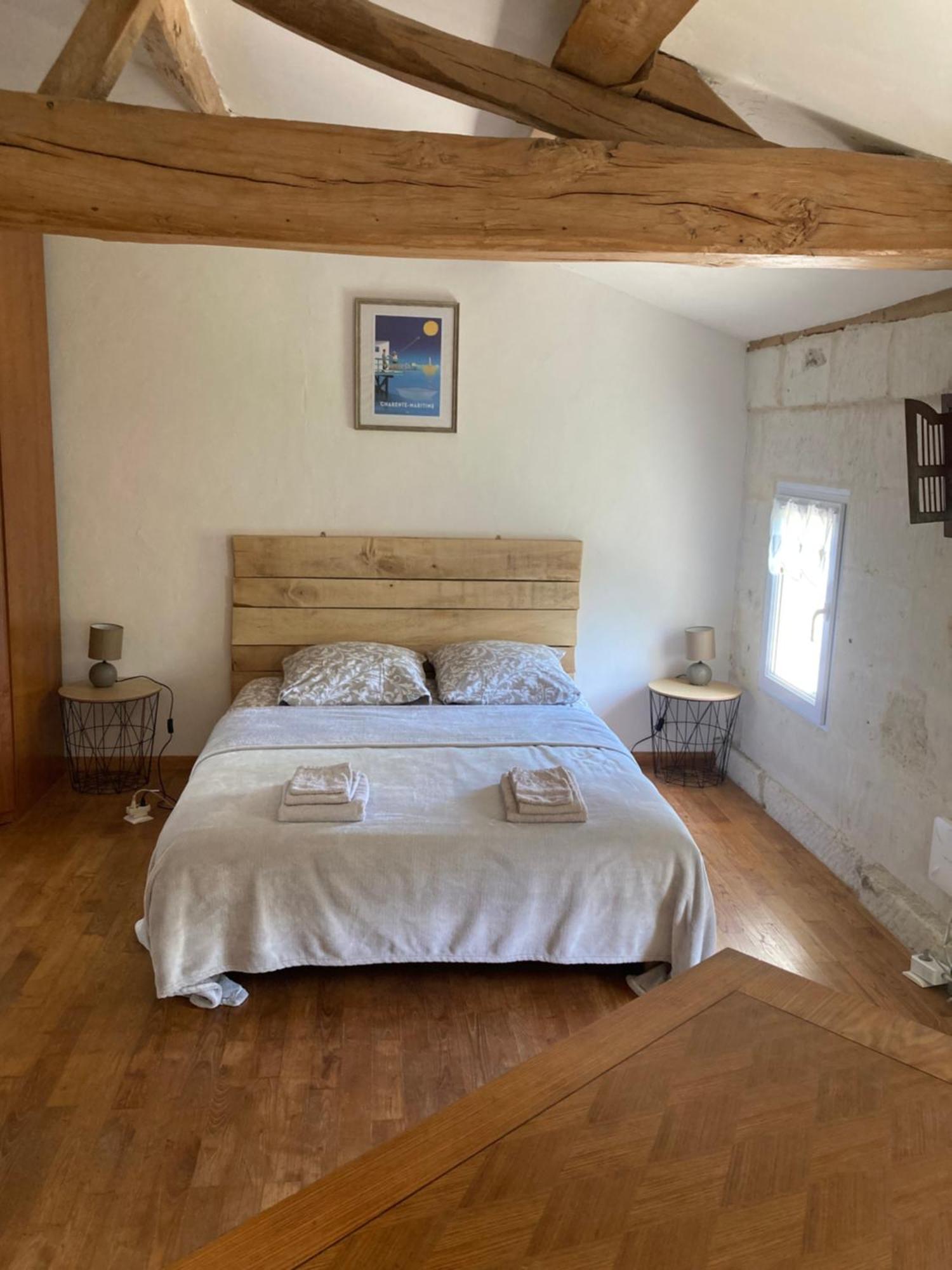 Les Ganivelles Apartment Saint-Dizant-du-Gua Екстериор снимка