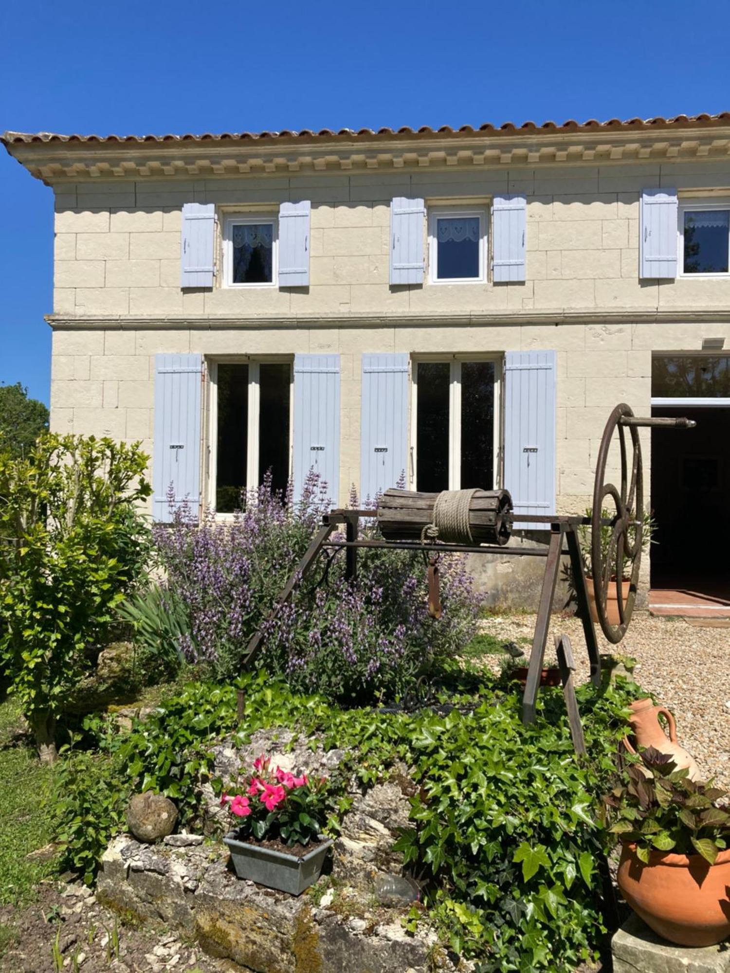 Les Ganivelles Apartment Saint-Dizant-du-Gua Екстериор снимка